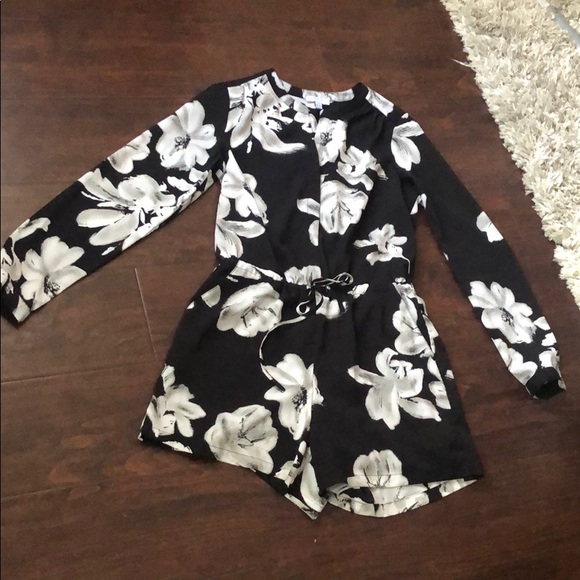 Katherine Barclay Floral Print Romper - Picture 5 of 7